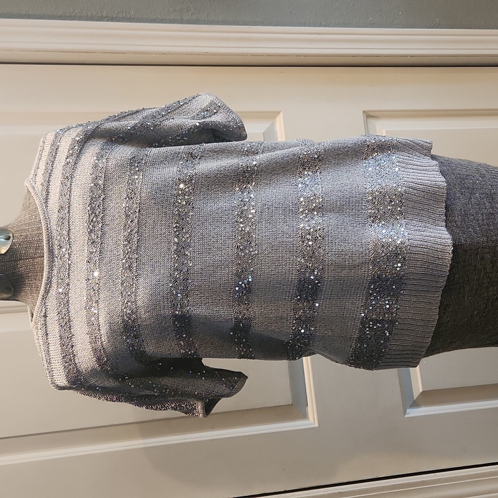 Alfred Dunner knit sweater, sparkles, grey, short sleeves, silver, M, round neck